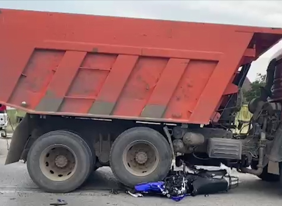 В Волгограде в ДТП с КамАЗом погибли байкер и его пассажир